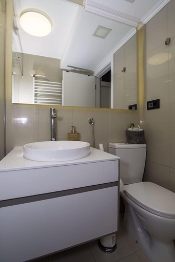 Bathroom 3, Beo-River White, Belgrade