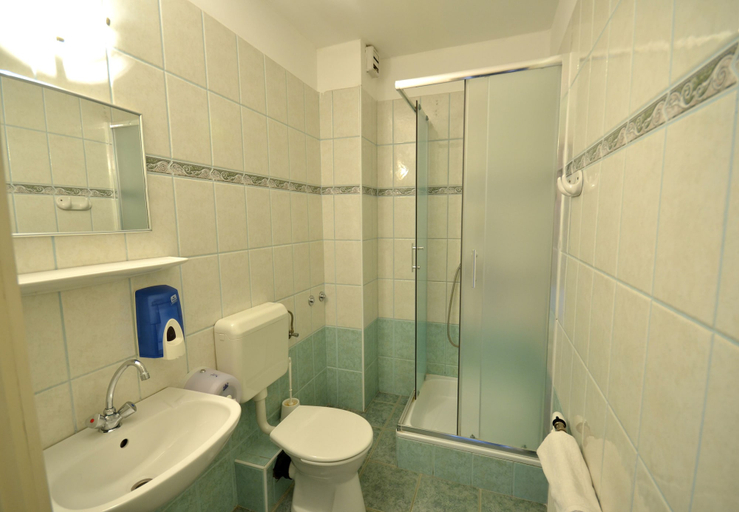 Bathroom 4, Révész Hotel, Győr