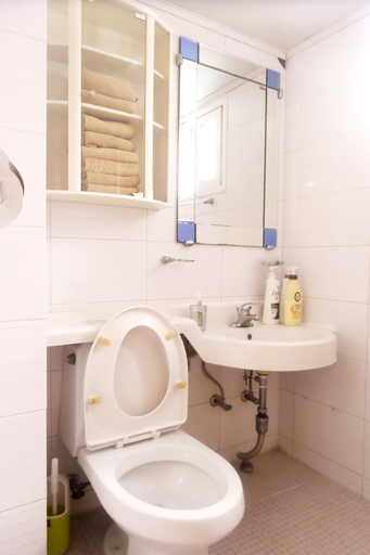 Bathroom 2, Hongdae One House, Mapo
