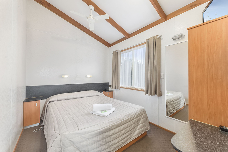 Bedroom 3, Apollo Bay Holiday Park, Colac-Otway - South