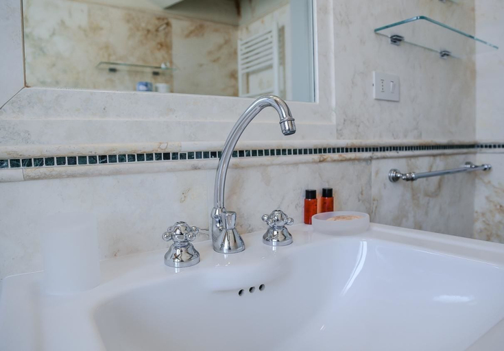 Bathroom 3, Ricasoli Terrace, Florence