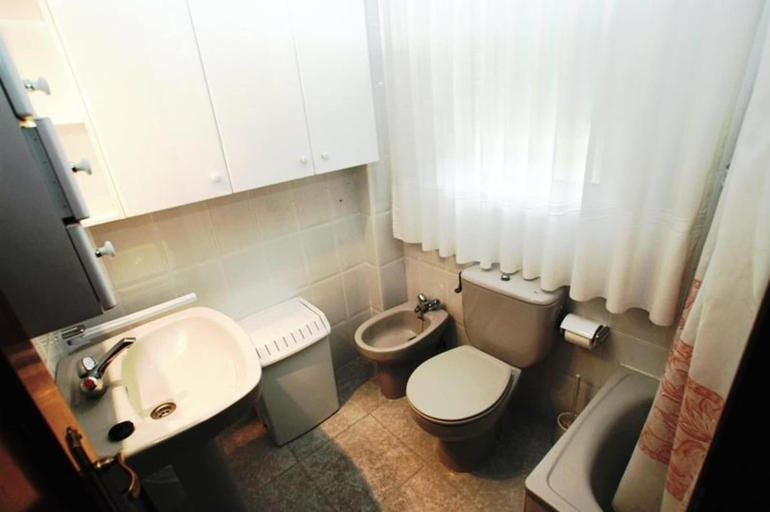 Bathroom, Apartment in Isla, Cantabria 102760 by MO Rentals, Cantabria