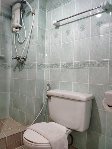 Bathroom 4, Changpuak Hotel, Muang Chiang Mai