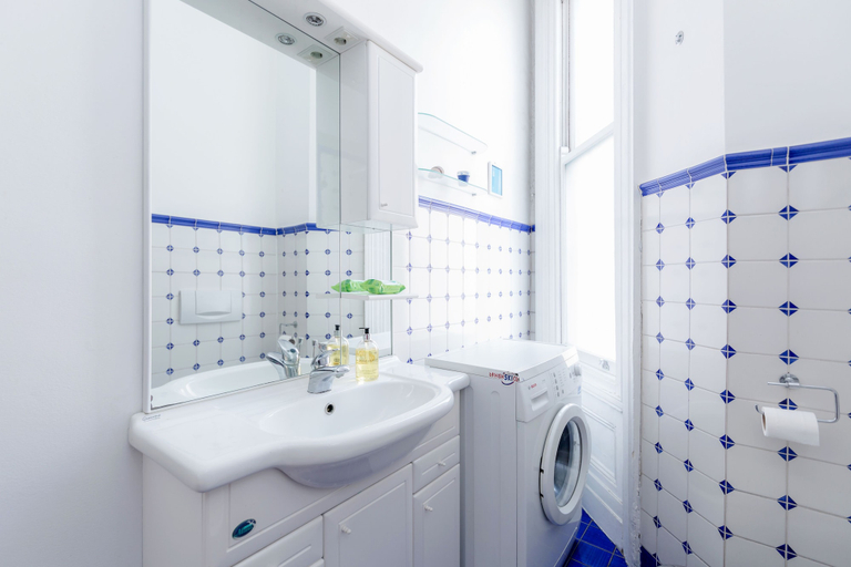 Bathroom 3, Philbeach Balcony- 2bed flat in Earls Ct, London