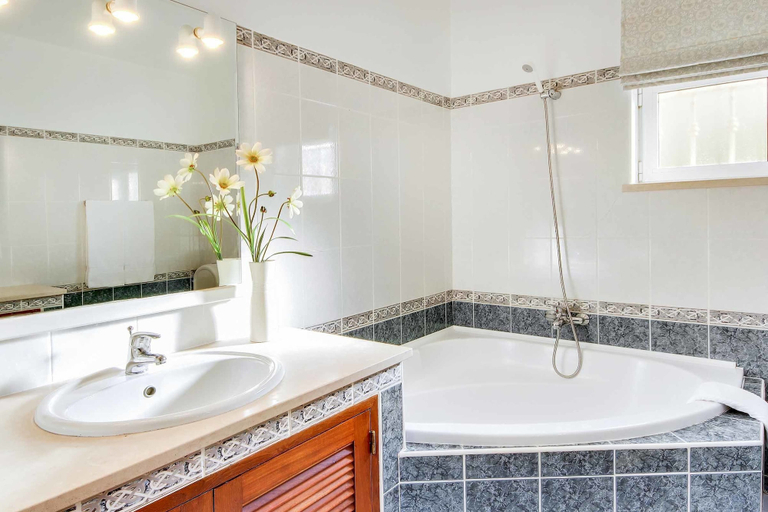 Bathroom 4, Villa Beatrice, Albufeira