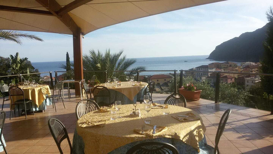 Food & Drinks 4, Agriturismo Villa Bardi struttura con camere vista mare, Genova