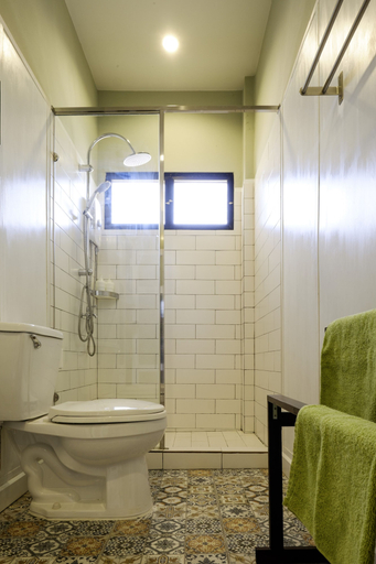 Bathroom 4, Amphawa Caza Platuu, Muang Samut Songkhram