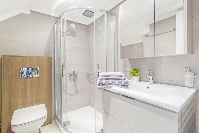 Bathroom, 3b Imperial, London