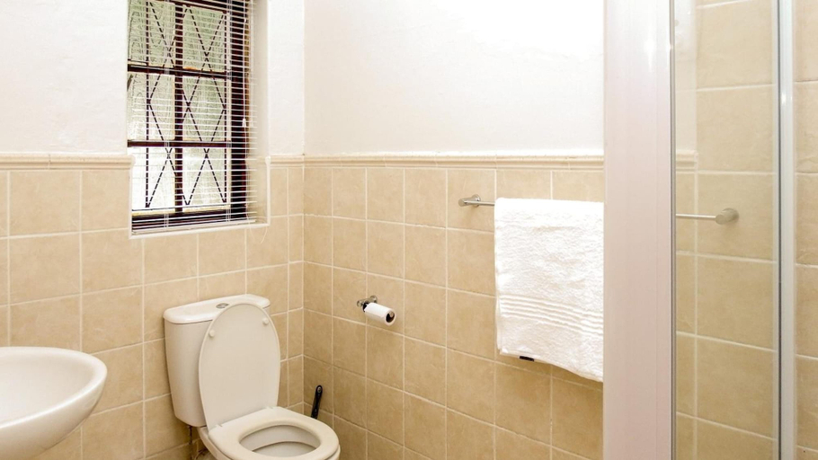 Bathroom 4, 39 on Nile Guesthouse, Nelson Mandela Bay