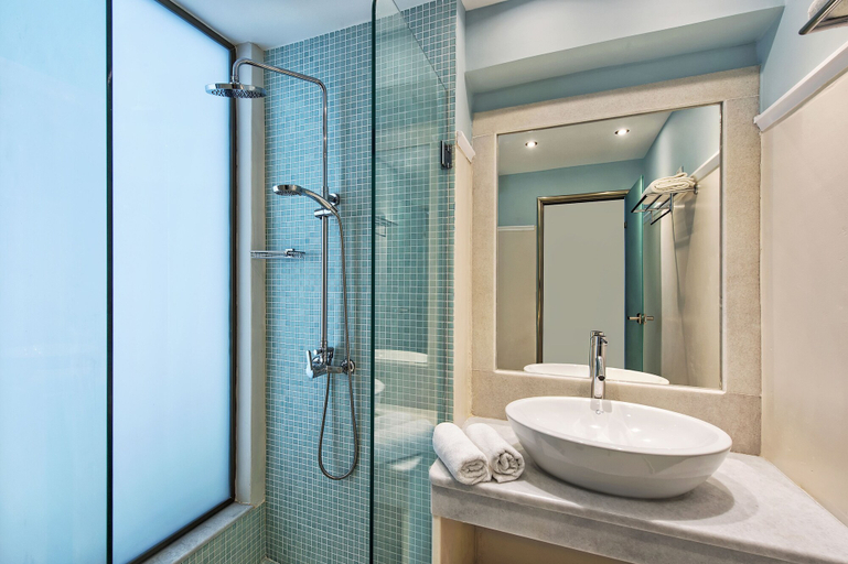 Bathroom 5, Hotel Makarios, South Aegean