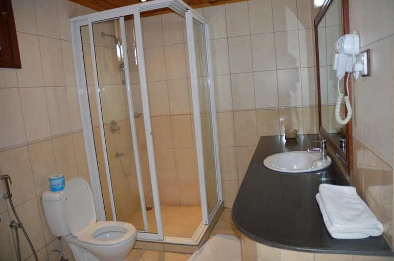 Bathroom 5, Ryan's Bay Hotel, Nyamagana