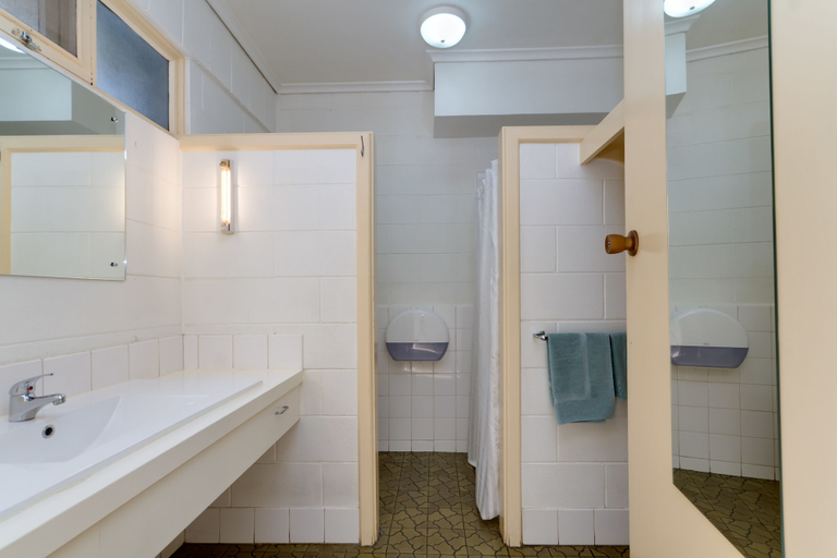 Bathroom 4, Enfield Motor Inn, Adelaide