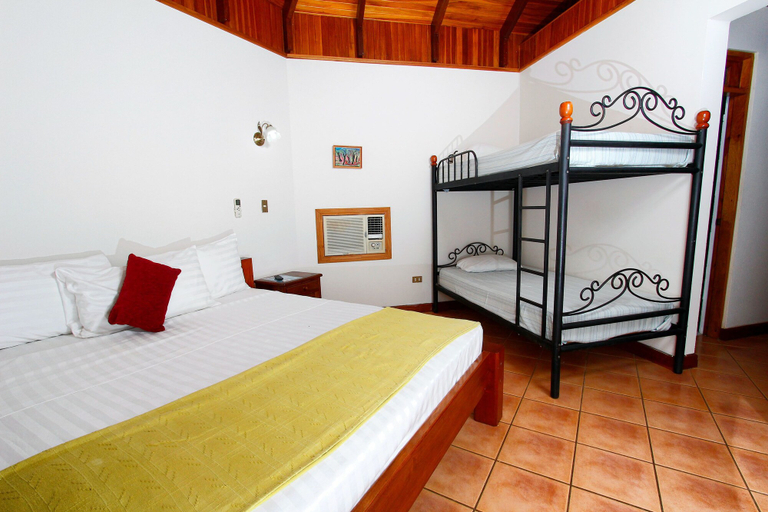 Bedroom 3, Hotel Villa Acacia, Carrillo