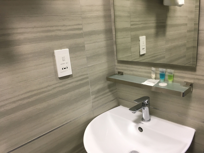 Bathroom 4, Phudzi Hotel, Lethlakane