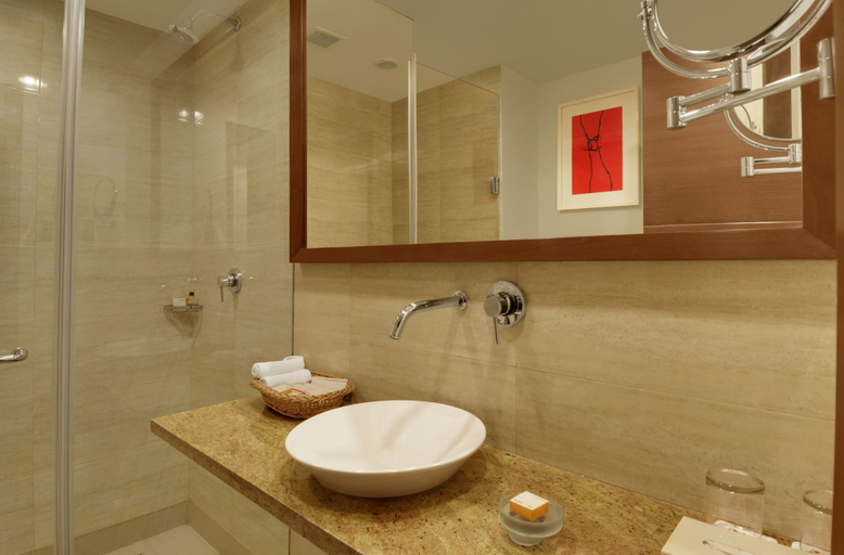 Bathroom 4, Four Points by Sheraton New Delhi, Airport Highway, Delhi