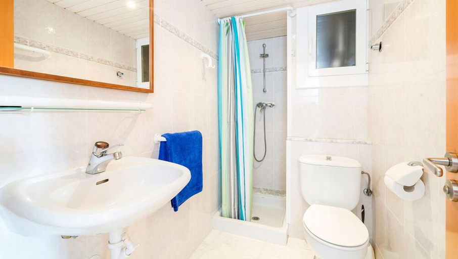 Bathroom 3, Apartamentos Remo, Girona
