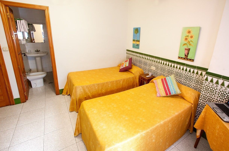 Bedroom 4, Hostal Estación Almeria, Almería
