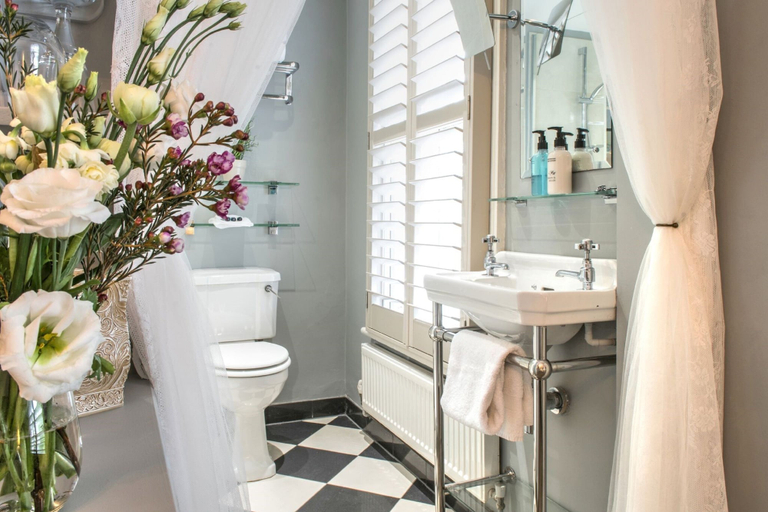 Bathroom 4, April House Weybridge - Boutique Guesthouse, Surrey