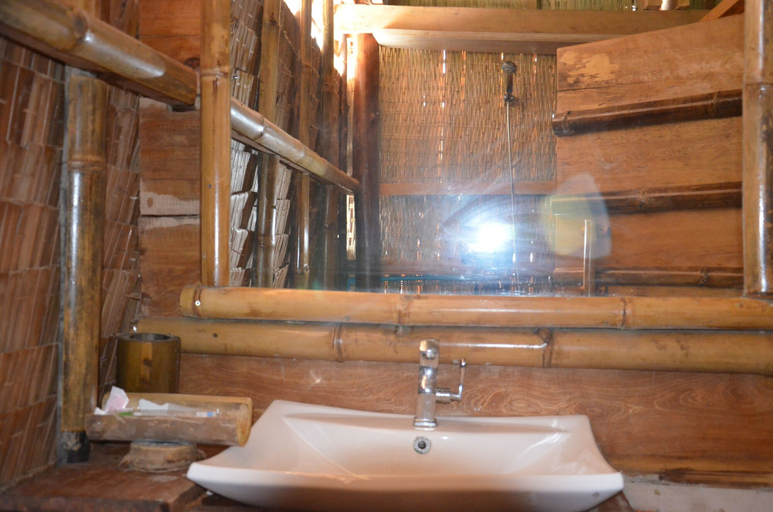 Bathroom 5, Tree Bar Hostel, Sihanoukville