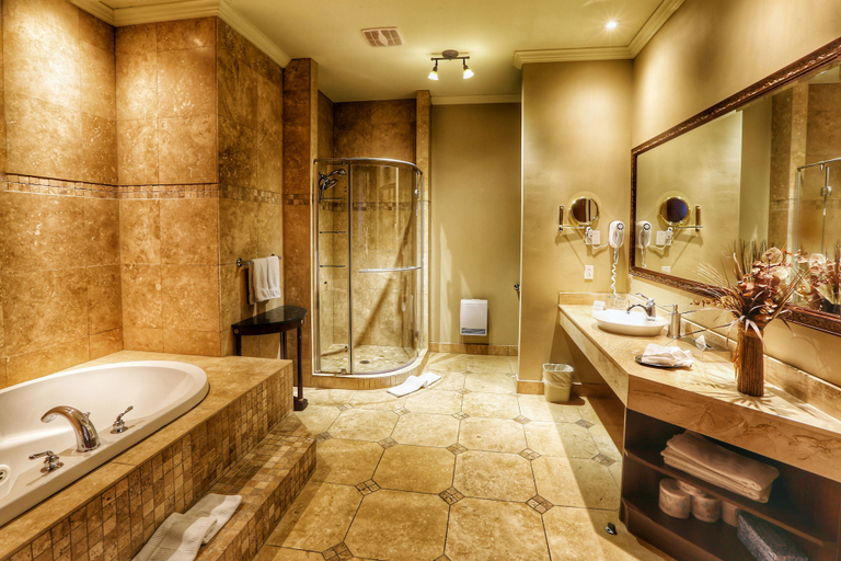 Bathroom 4, Hotel Brossard, an Ascend Collection Hotel, Champlain