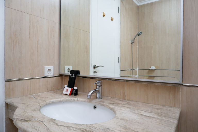 Bathroom 3, Luxurious 3BR Apartment at FX Residence Sudirman, Central Jakarta
