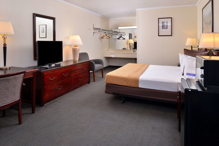 Bedroom 4, Castle Inn & Suites Anadarko, Caddo