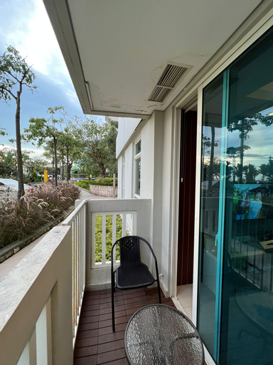 Exterior & Views 13