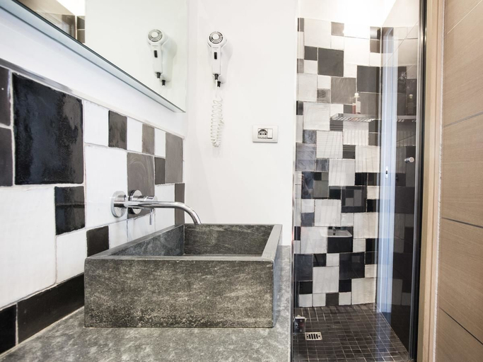 Bathroom 4, Verdeacqua, La Spezia