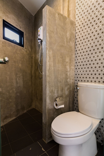 Bathroom 3, Srisuksant Square - Hostel, Mueang Krabi
