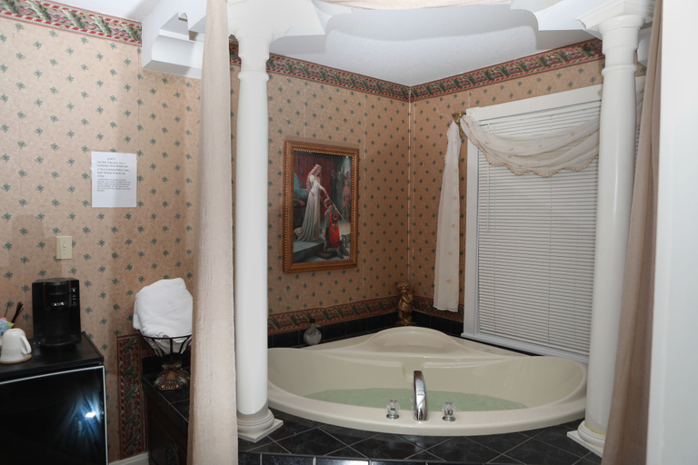 Bathroom 4, Woodstock Inn B&B, Kansas City