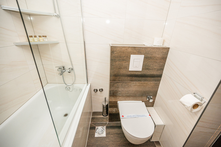 Bathroom 5, Hotel Holiday, Sarajevo