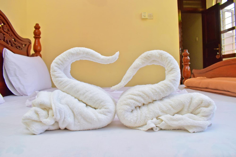 Bedroom 2, Funguni Palace Hotel, Mjini