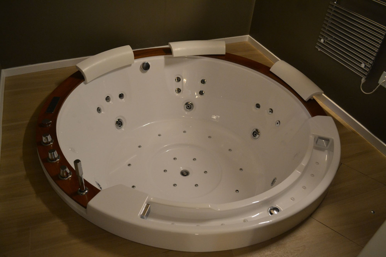 Bathroom 5, Corte Cairoli B&B and Suite, Bari