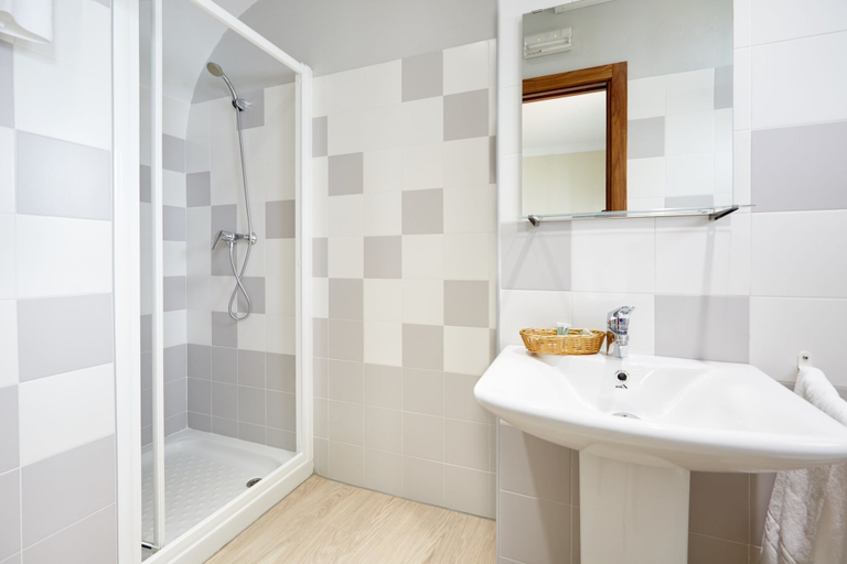Bathroom 5, Hostal Campo Nuevo, Cádiz