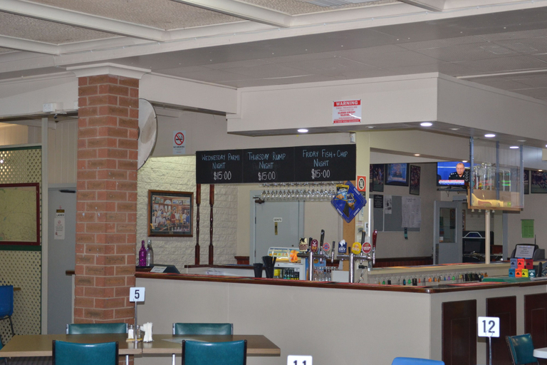 Food & Drinks 4, Shamrock Hotel Motel Balranald, Balranald