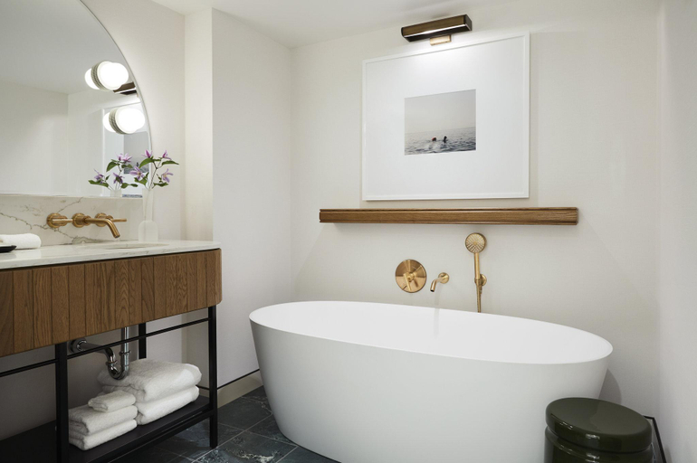 Bathroom 4, Kimpton Saint George Hotel By IHG, Toronto
