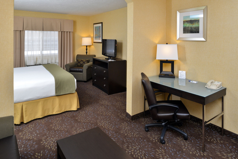 Bedroom 4, Holiday Inn Express & Suites CHARLOTTE by IHG, Eaton