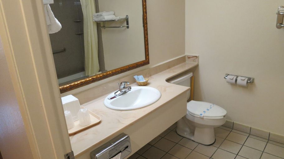 Bathroom 4, Calimesa Inn Motel, Riverside