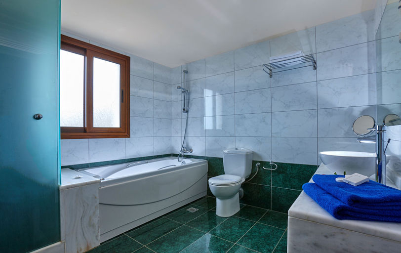 Bathroom, Vasia Villas, Crete