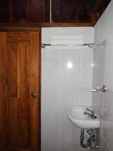 Bathroom 4, Hoga Dive Inn Wakatobi, Wakatobi