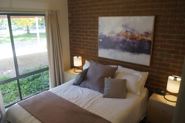 Bedroom 5, All Seasons Mansfield, Mansfield