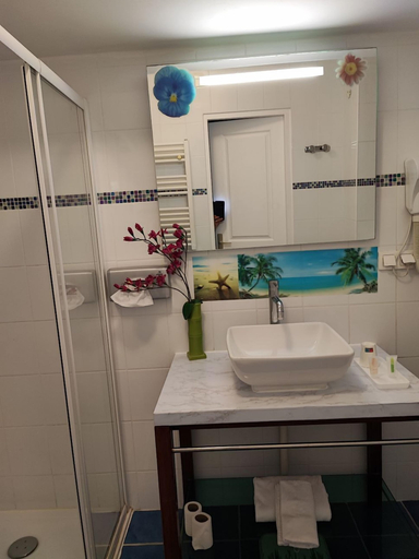 Bathroom 4, Hôtel du Fort, Yvelines
