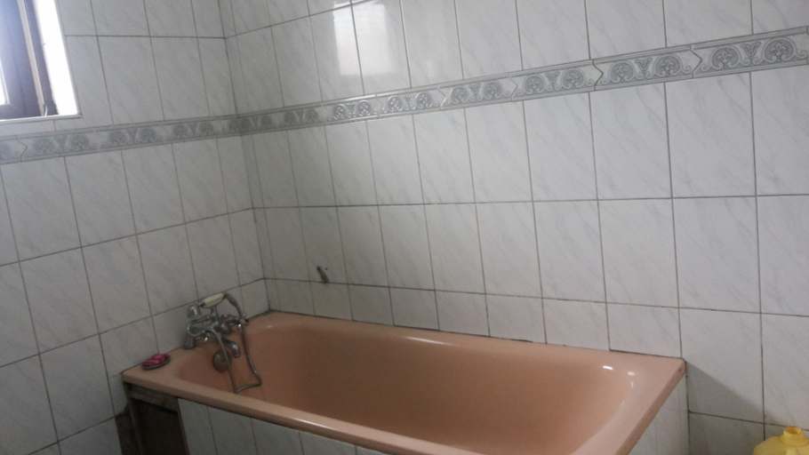 Bathroom 3, Slumberland Hotel, Arua Municipality