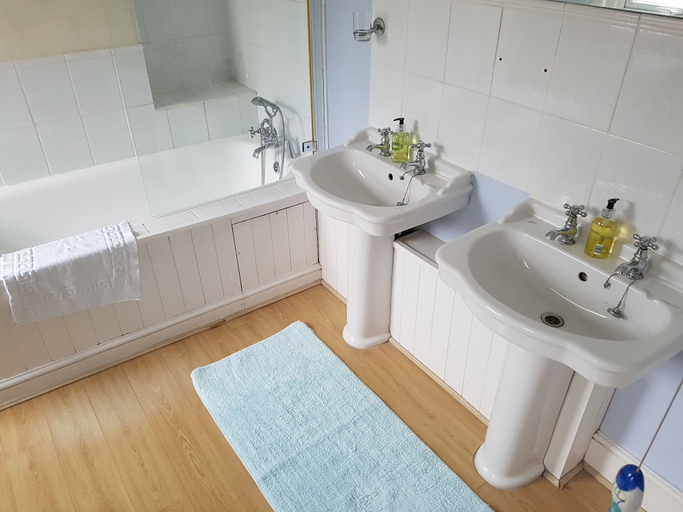Bathroom 3, Cherry End bed and breakfast, West Sussex