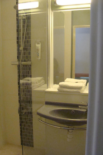Bathroom 5, ibis budget Thiers, Puy-de-Dôme