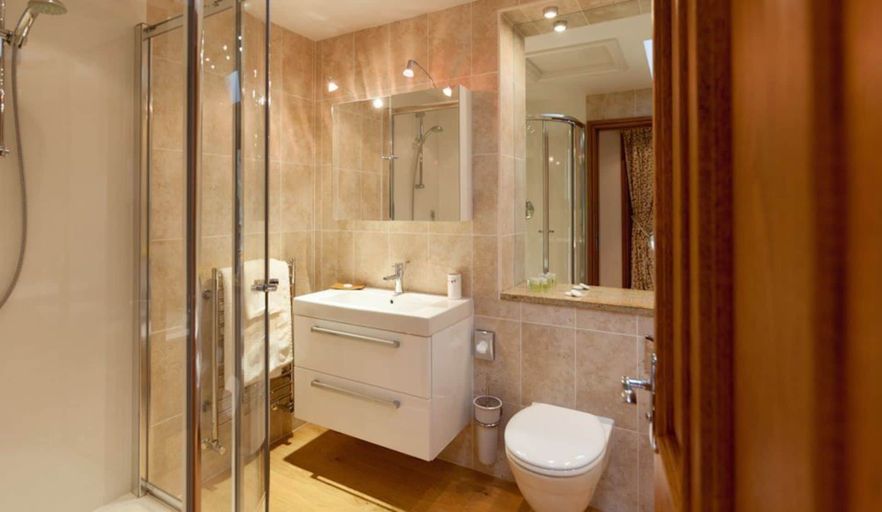 Bathroom 3, Heads Nook Hall Cottage, Cumbria