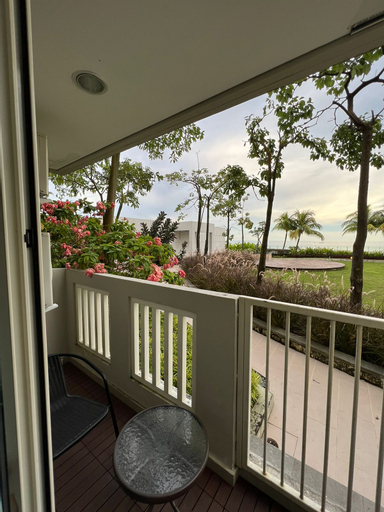 Exterior & Views 12