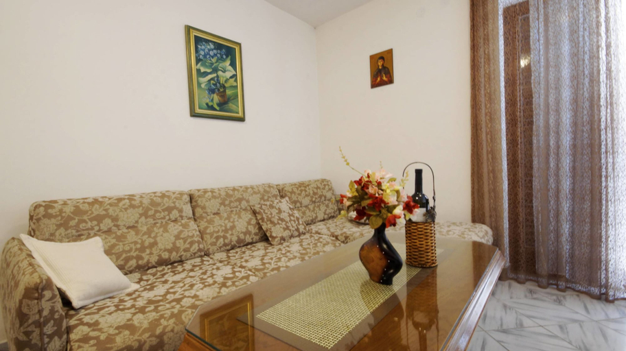 Others 4, Apartments Glomazic