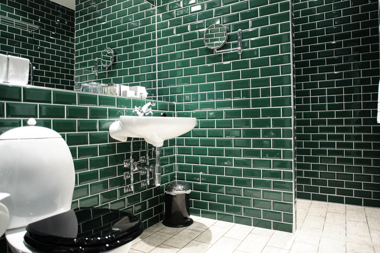 Bathroom 4, Bjertorp Slott, Vara