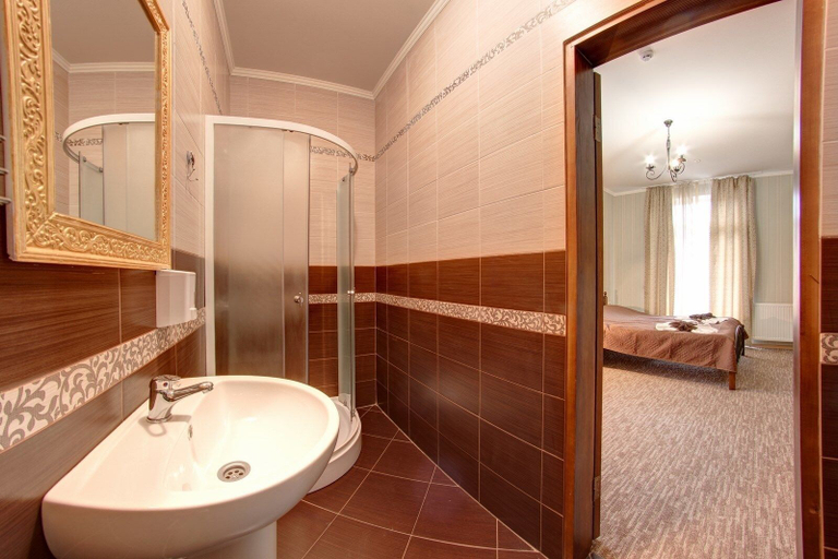 Bathroom 3, Hotel Sofia, Iaremchans'ka